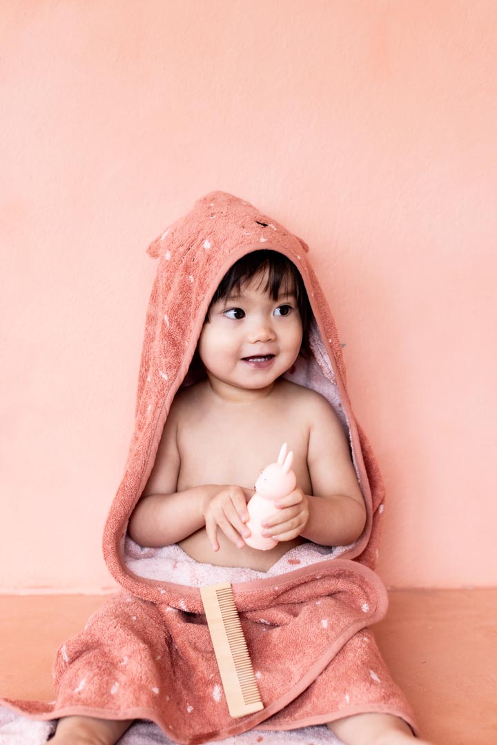 منشفة بغطاء للرأس