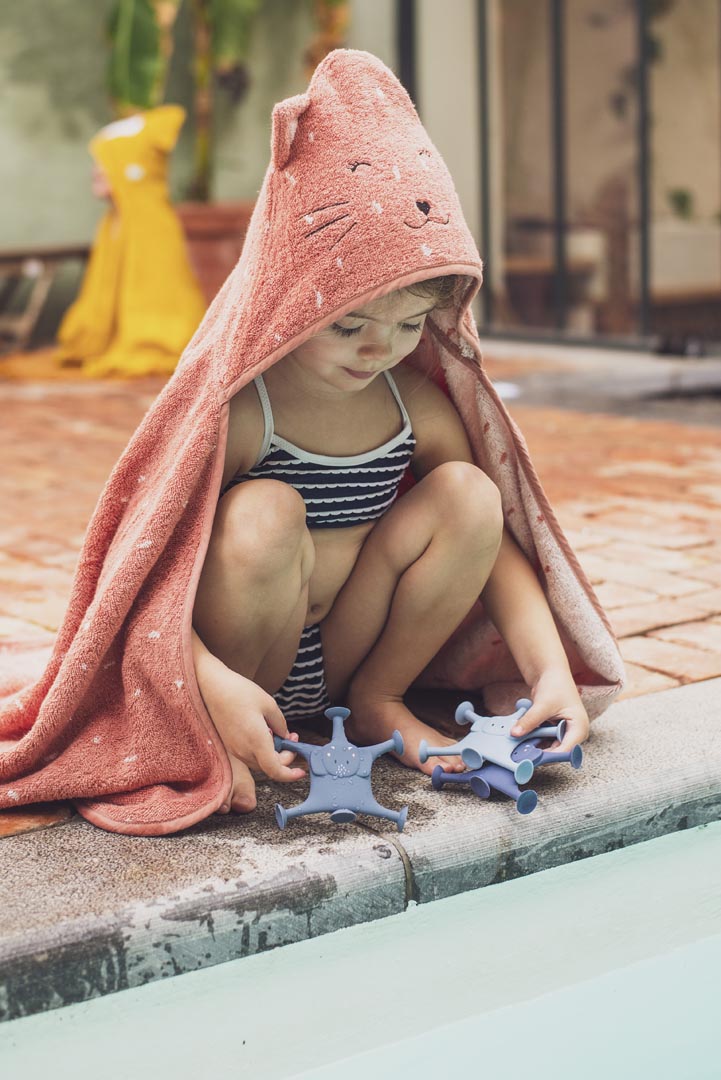 منشفة بغطاء للرأس