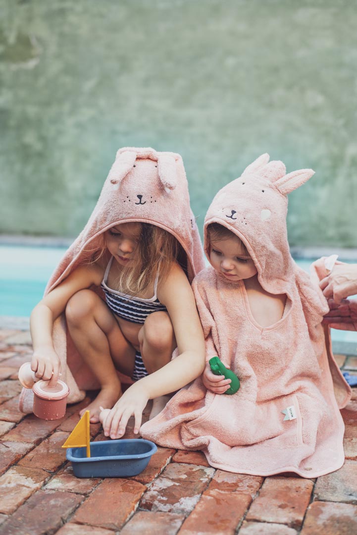 منشفة بغطاء للرأس