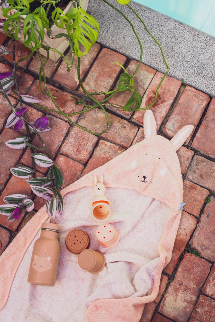 منشفة بغطاء للرأس