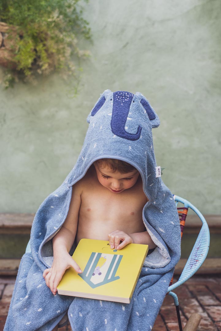 منشفة بغطاء للرأس