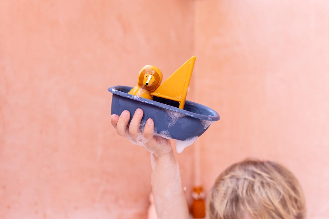 لعبة حمام - قارب شراعي السيد أسد