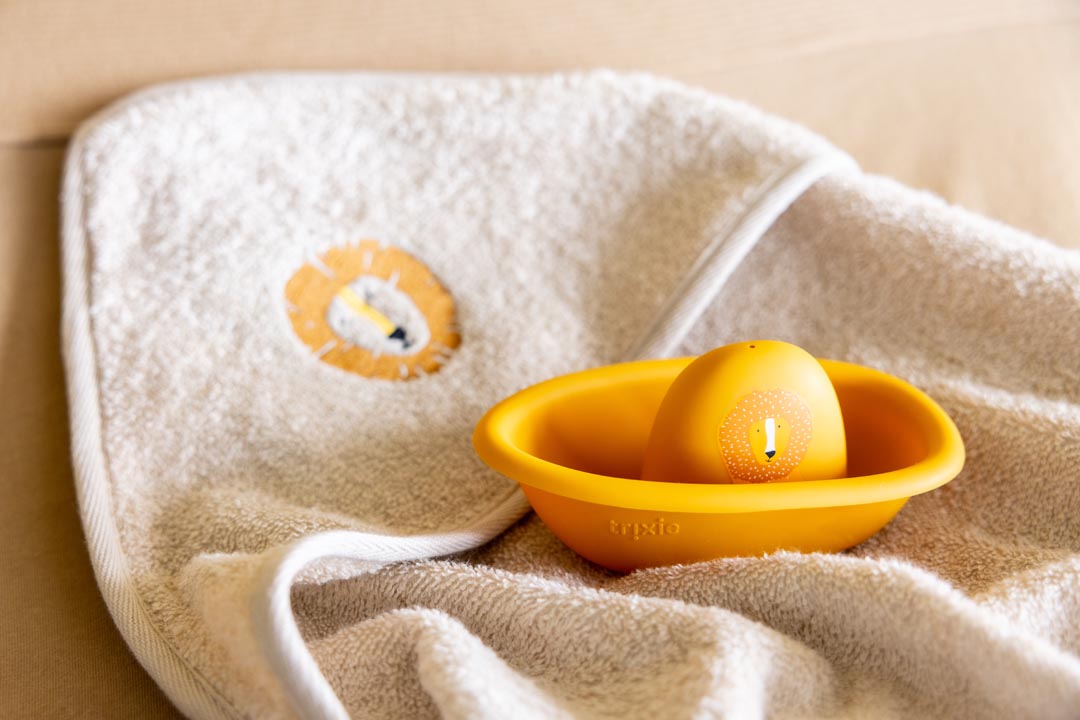 منشفة بغطاء للرأس