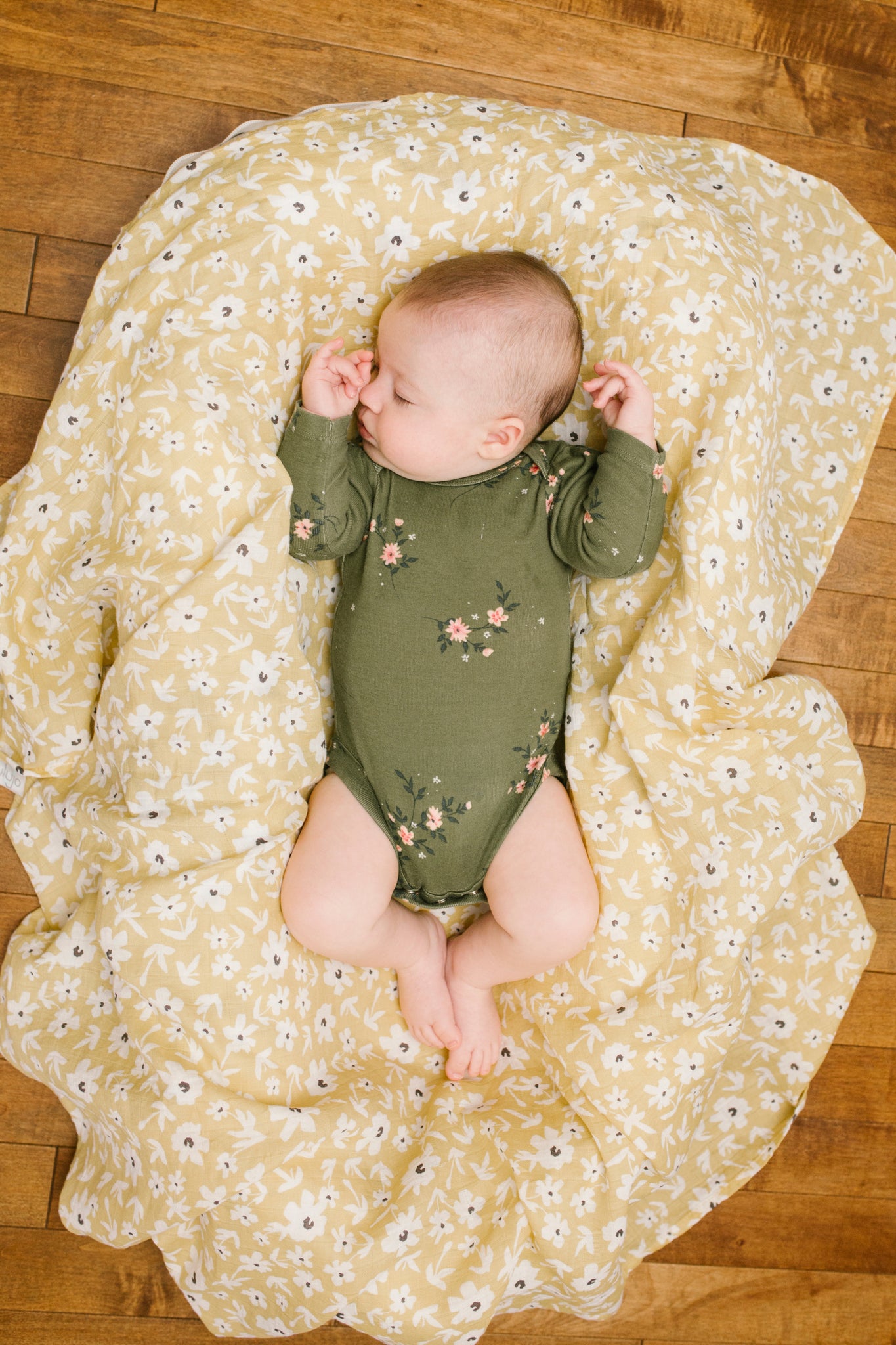 زهور صفراء ونقاط - طقم قماط قطني عدد 2