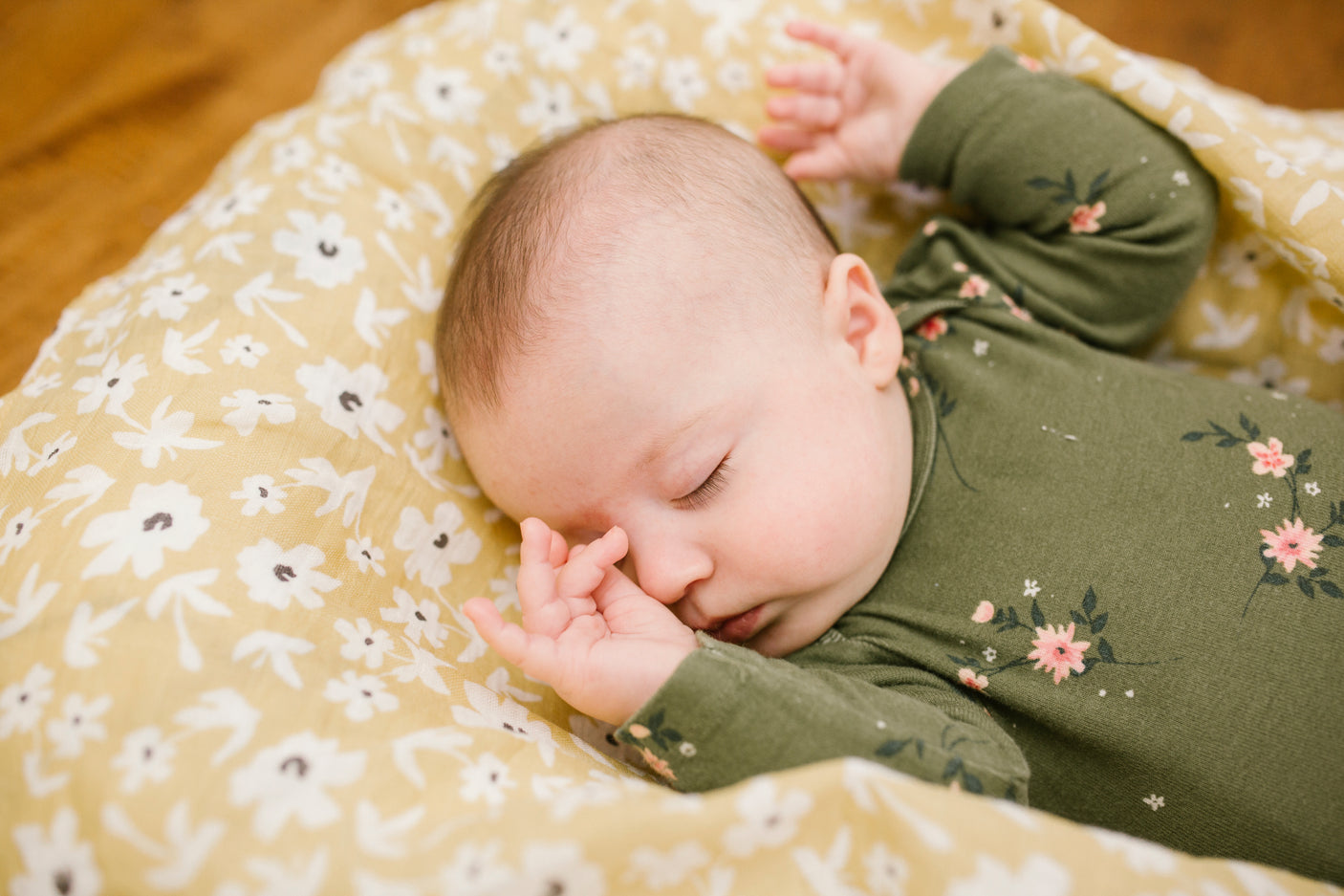 زهور صفراء ونقاط - طقم قماط قطني عدد 2