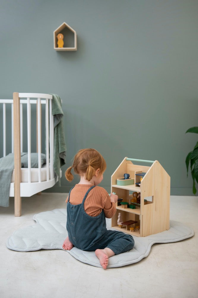 بيت لعب خشبي مع إكسسوارات