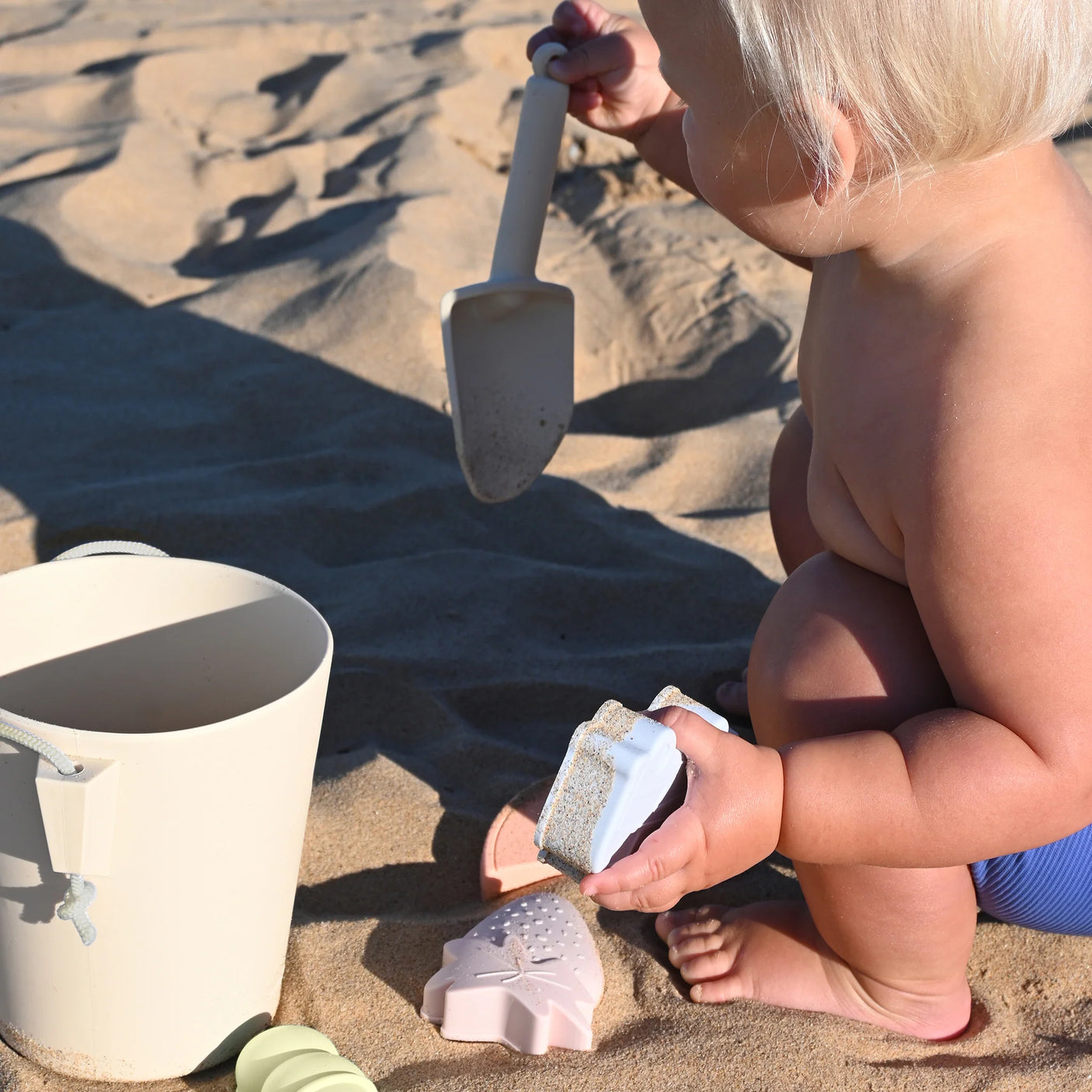 Silicone Bucket & Spade Set Apple Sorbet Multi