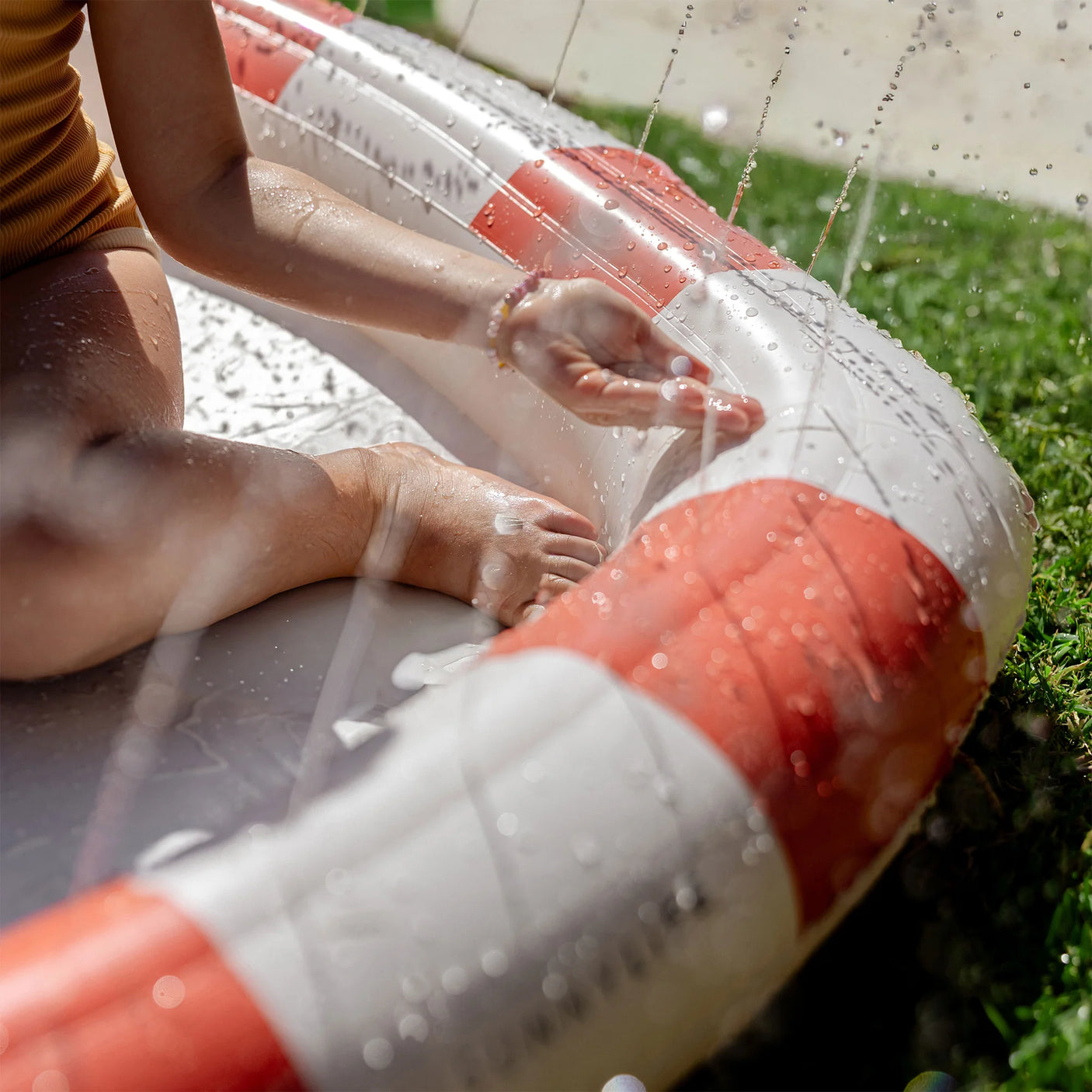 بساط رشاش ماء للأطفال - بوبي الخوخ