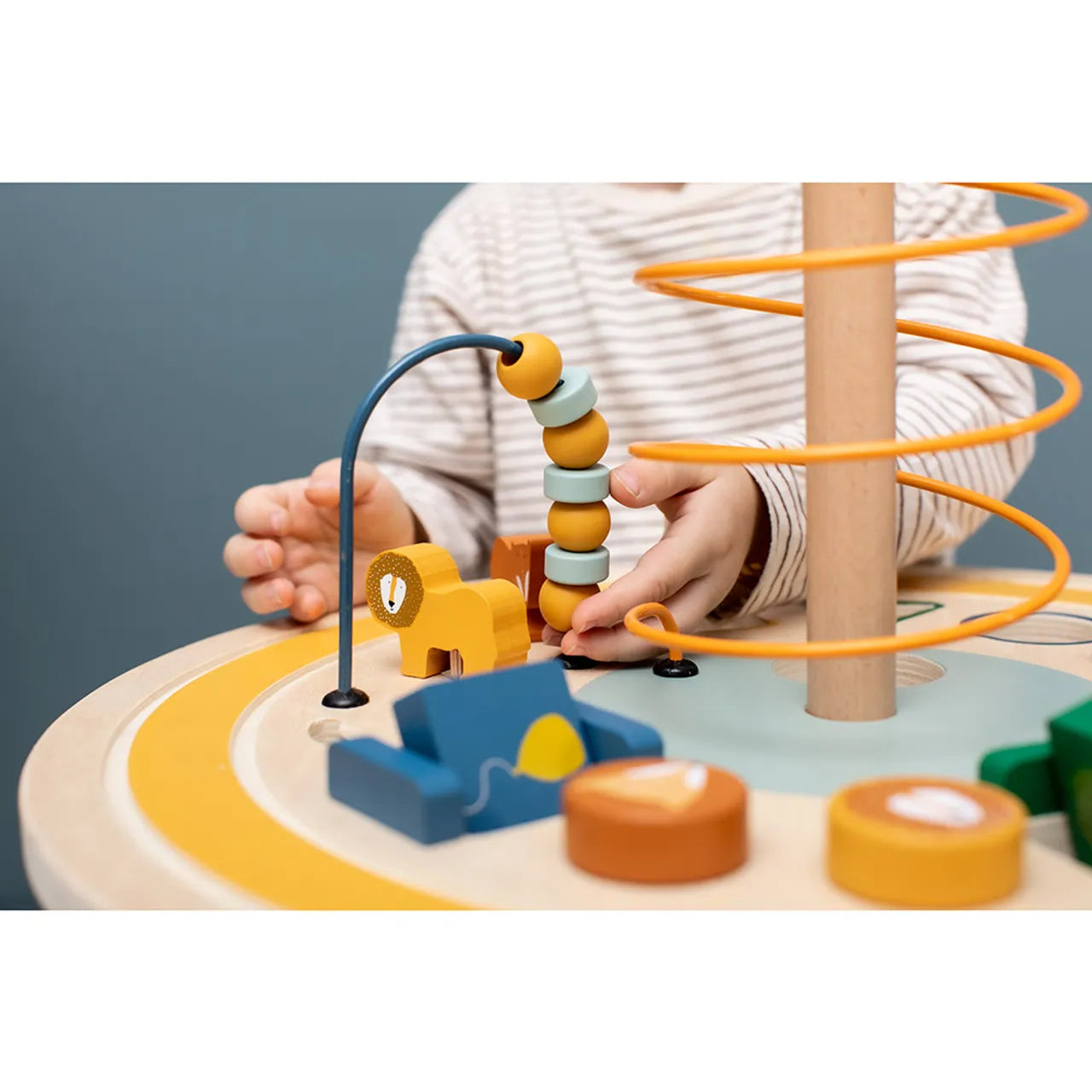 طاولة نشاط حيوانات خشبية