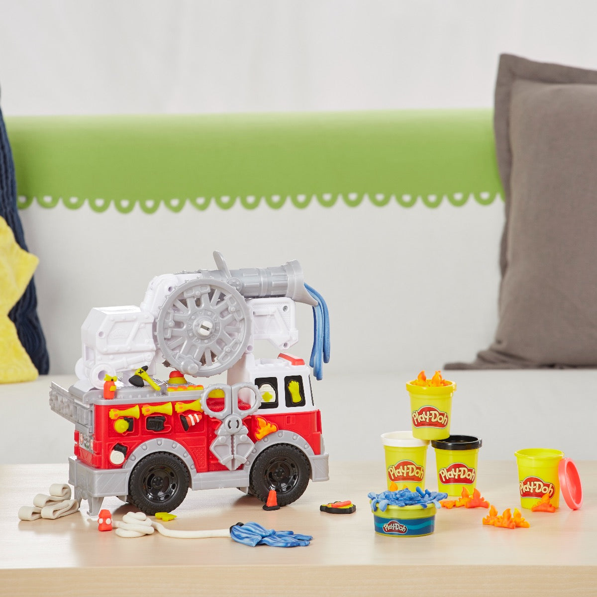 Play-Doh Wheels Firetruck Toy with 5 Non-Toxic Colors Including Play-Doh Water Compound