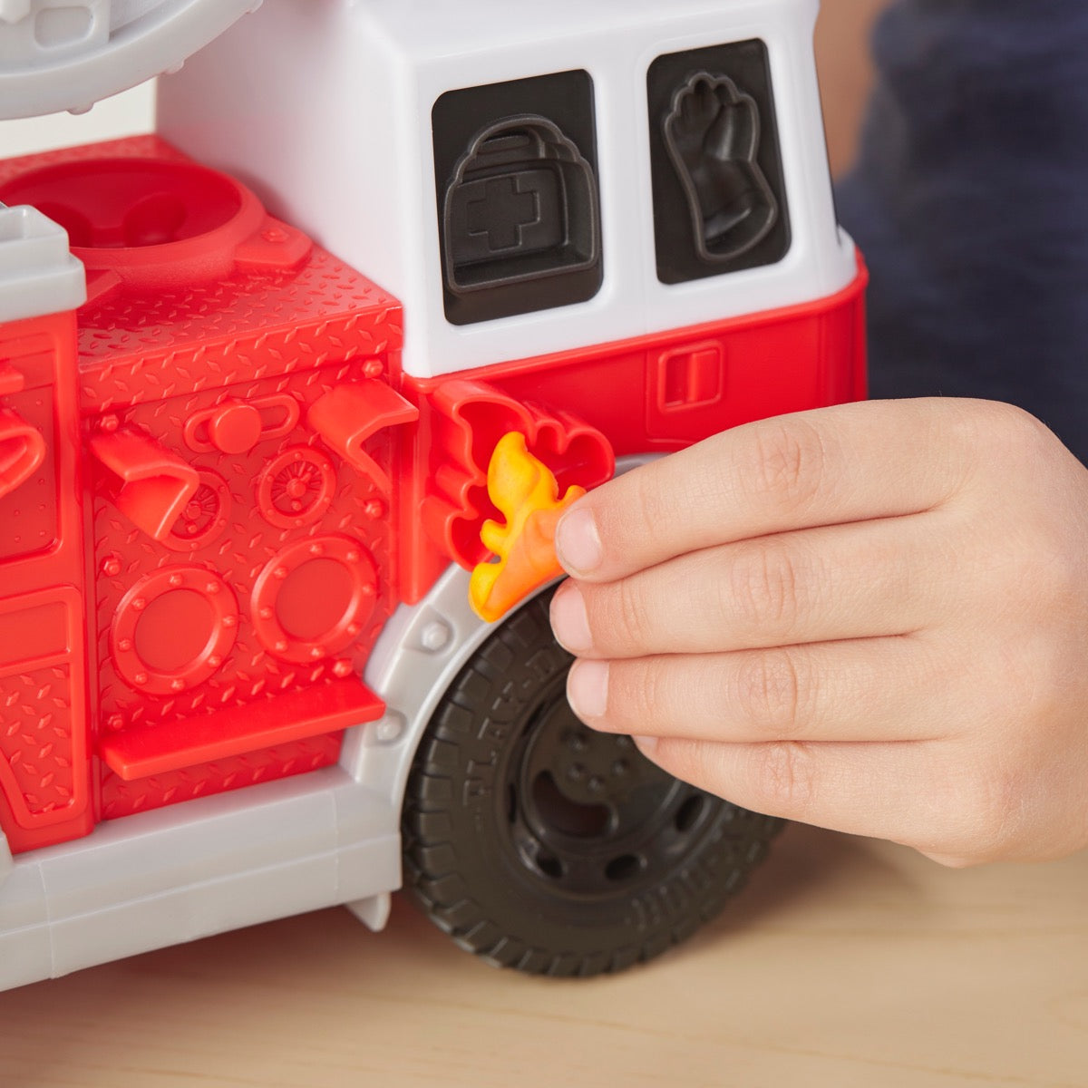 Play-Doh Wheels Firetruck Toy with 5 Non-Toxic Colors Including Play-Doh Water Compound