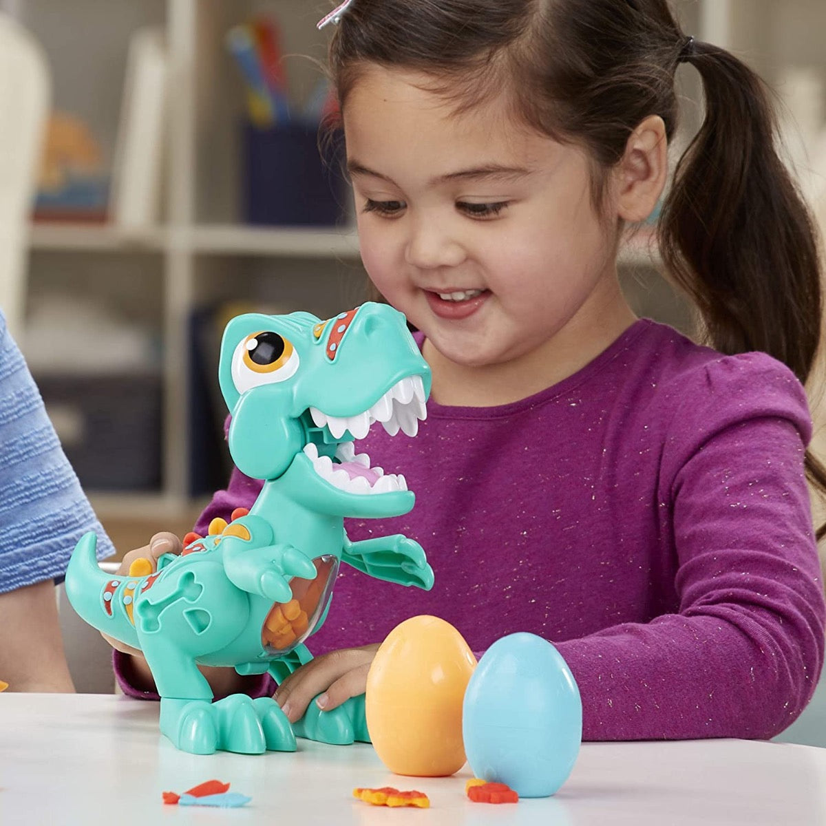 Play-Doh Dino Crew Crunchin' T-Rex Toy with Funny Dinosaur Sounds and 3 Eggs