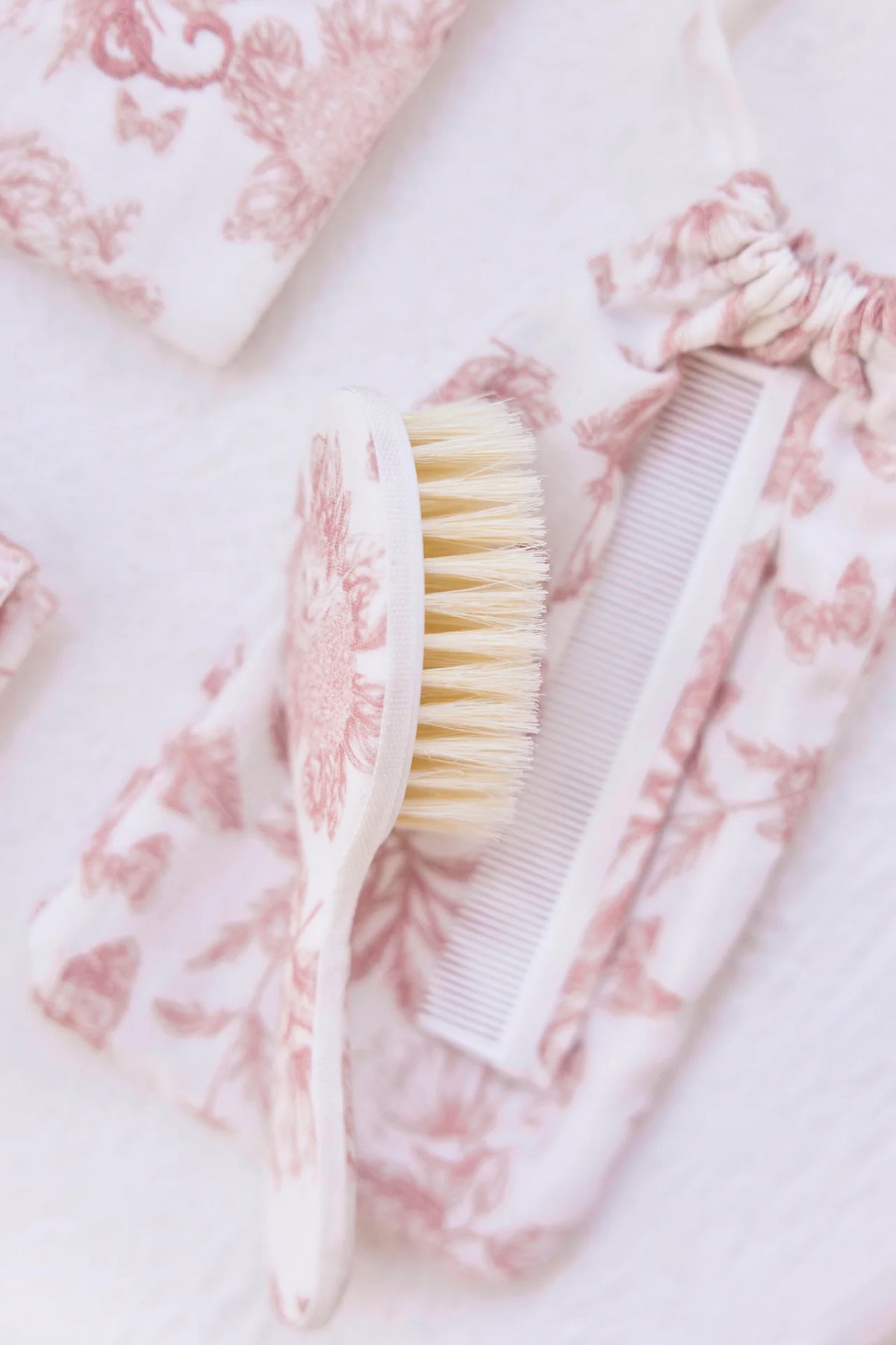 Brush & Comb Toile de Jouy Pink