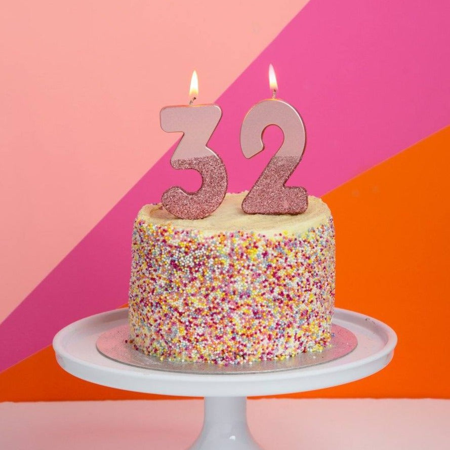 شمعة We Heart Birthdays باللون الذهبي الوردي اللامع رقم 2 