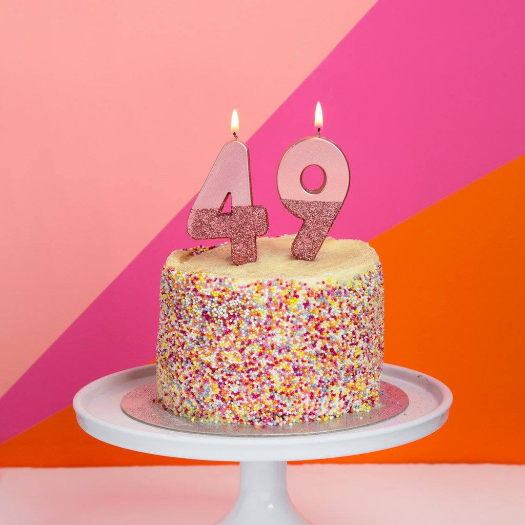 شمعة We Heart Birthdays باللون الذهبي الوردي اللامع رقم 4 